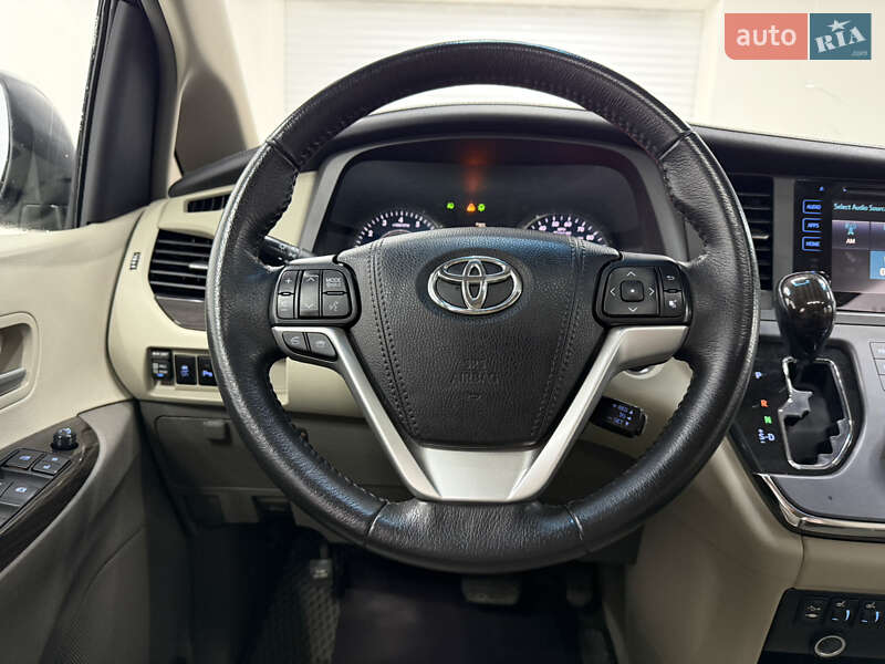 Мінівен Toyota Sienna 2017 в Одесі