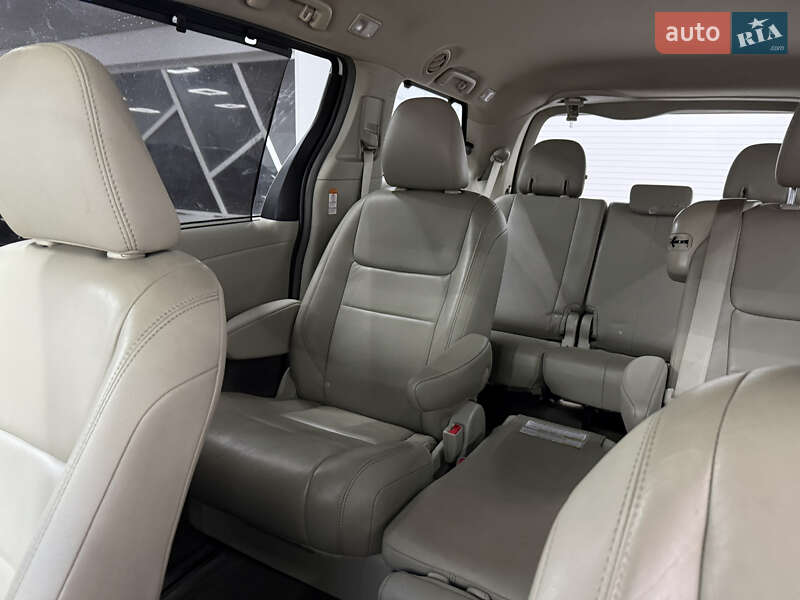 Мінівен Toyota Sienna 2017 в Одесі
