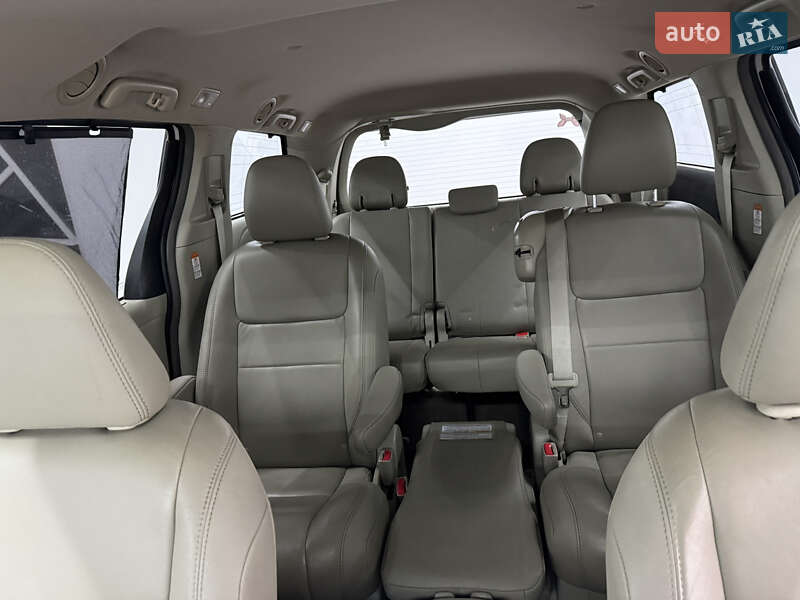 Мінівен Toyota Sienna 2017 в Одесі