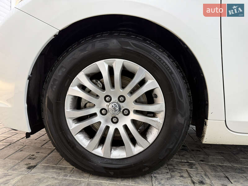 Мінівен Toyota Sienna 2017 в Одесі