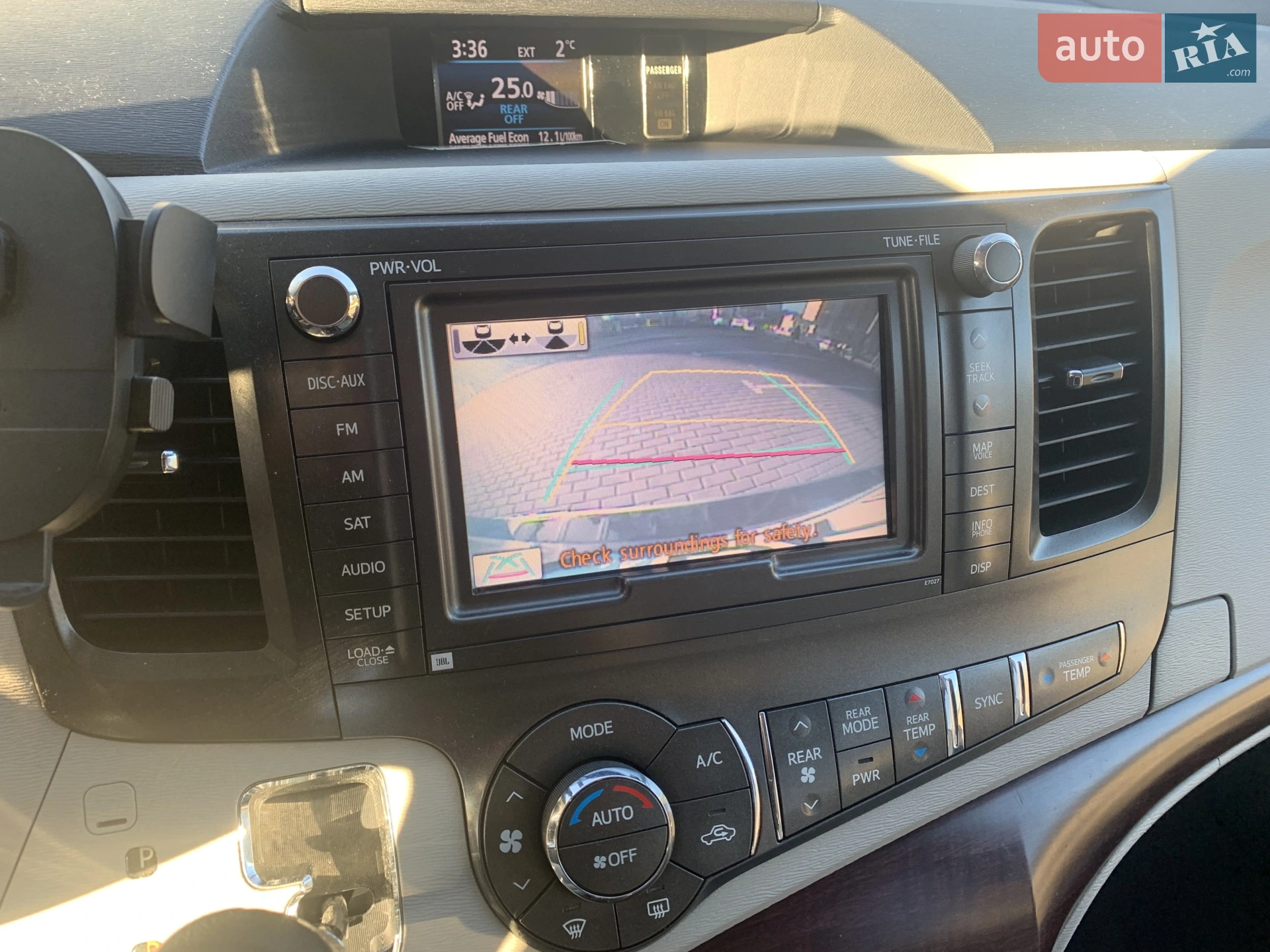 2010 Toyota Sienna - мініатюра 15
