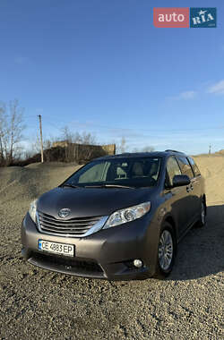 Мінівен Toyota Sienna 2017 в Чернівцях