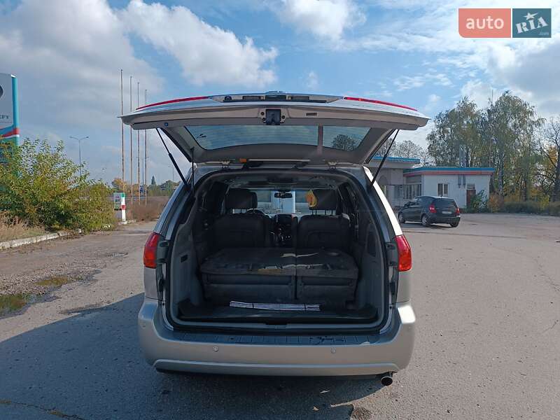 Мінівен Toyota Sienna 2007 в Хоролі