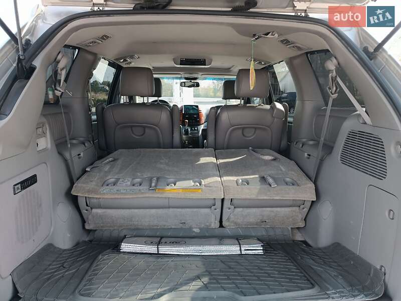 Мінівен Toyota Sienna 2007 в Хоролі