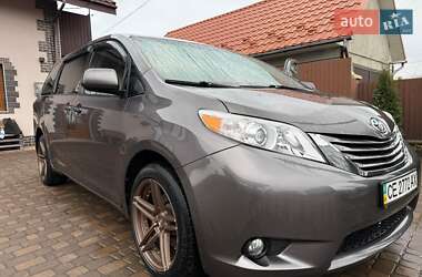 Мінівен Toyota Sienna 2015 в Чернівцях