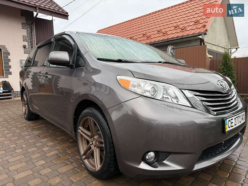 Минивэн Toyota Sienna 2015 в Черновцах фото Минивэн Toyota Sienna 2015 в Черновцах