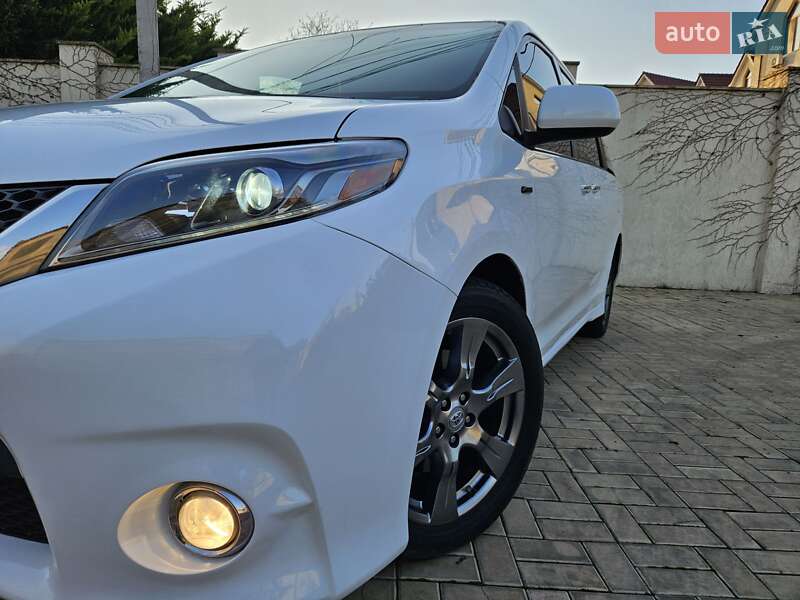 Мінівен Toyota Sienna 2016 в Одесі