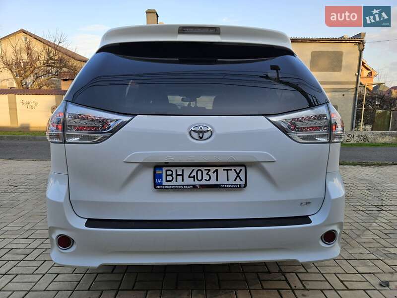 Мінівен Toyota Sienna 2016 в Одесі
