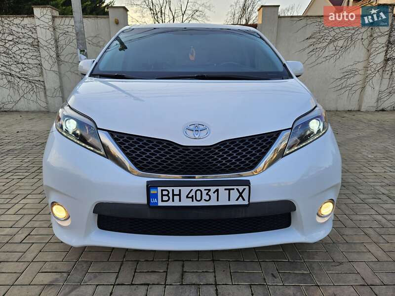 Мінівен Toyota Sienna 2016 в Одесі