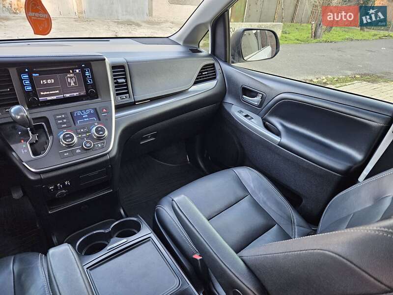 Мінівен Toyota Sienna 2016 в Одесі
