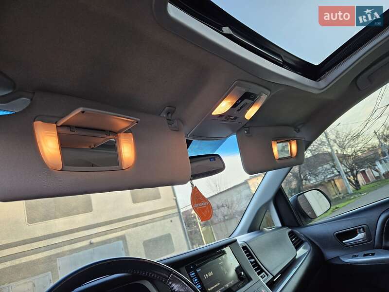 Мінівен Toyota Sienna 2016 в Одесі