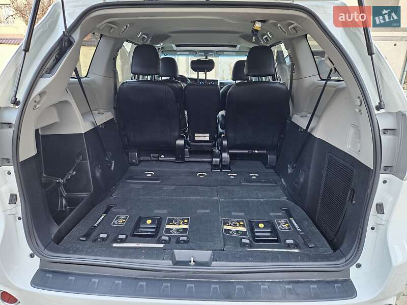 Мінівен Toyota Sienna 2016 в Одесі