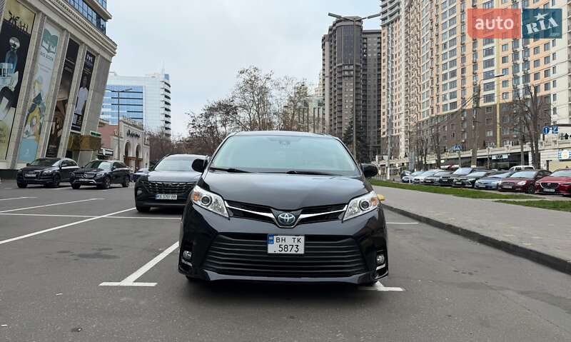 Мінівен Toyota Sienna 2019 в Одесі
