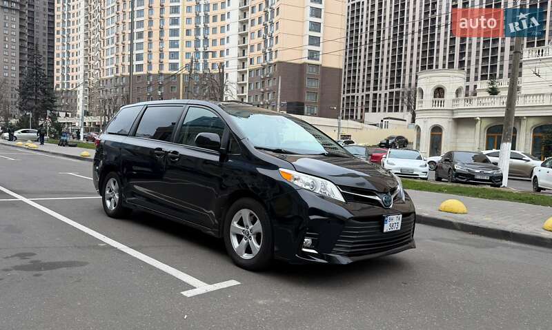 Мінівен Toyota Sienna 2019 в Одесі