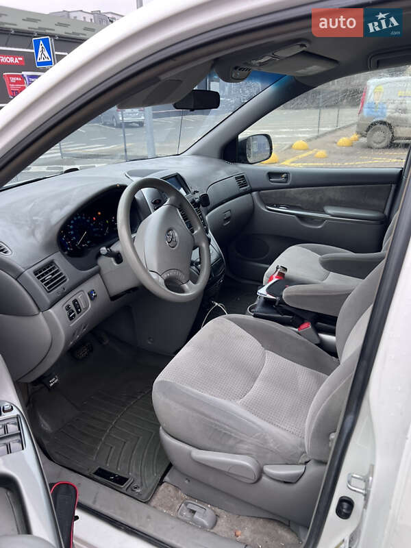 Минивэн Toyota Sienna 2007 в Ивано-Франковске
