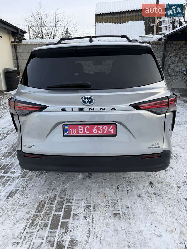 Мінівен Toyota Sienna 2022 в Білій Церкві