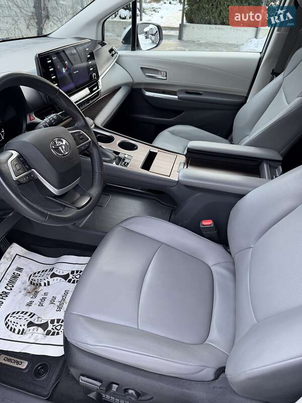 Мінівен Toyota Sienna 2022 в Білій Церкві