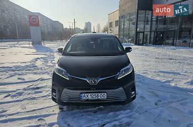 Минивэн Toyota Sienna 2018 в Харькове