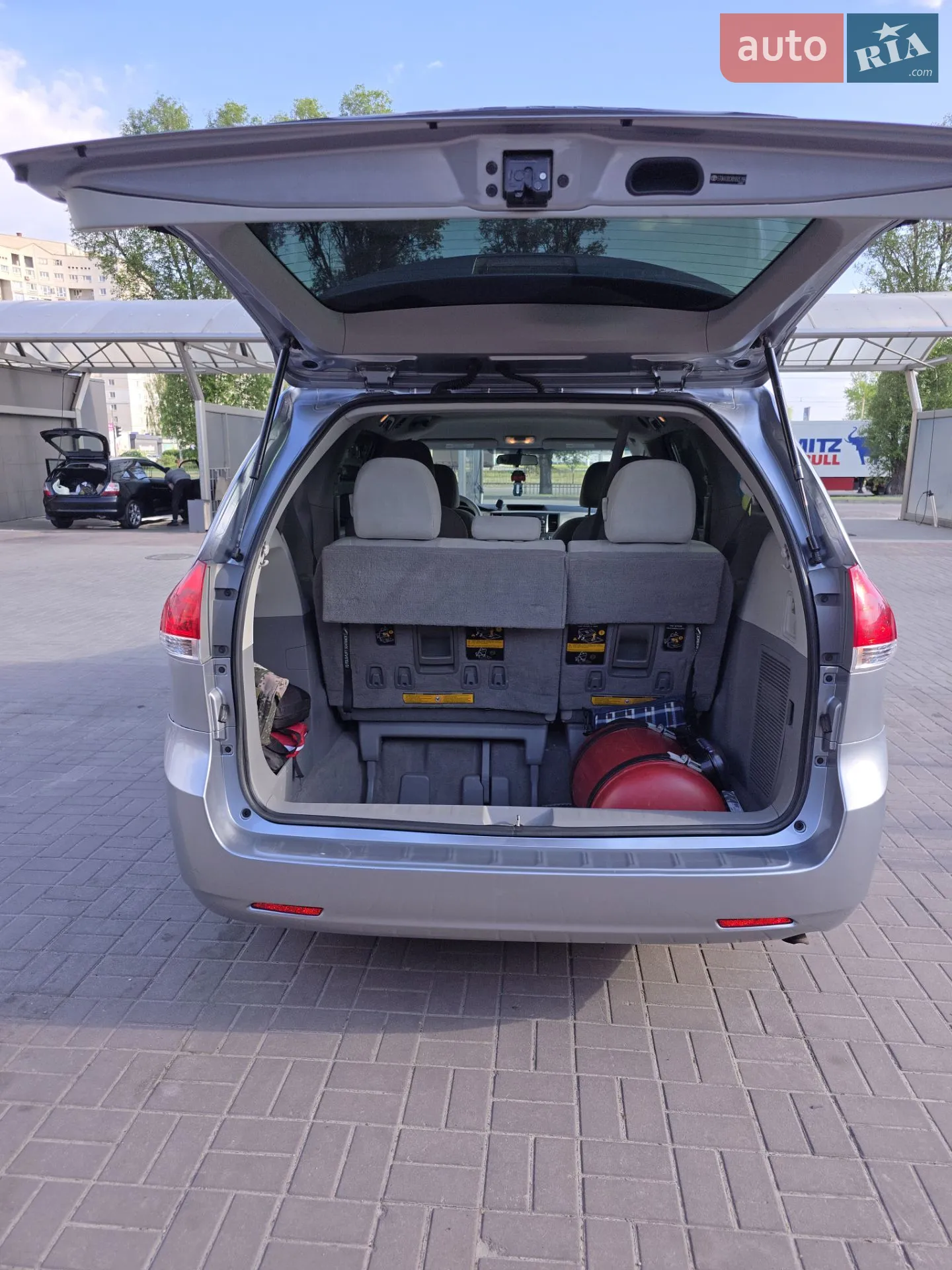 2010 Toyota Sienna - мініатюра 9