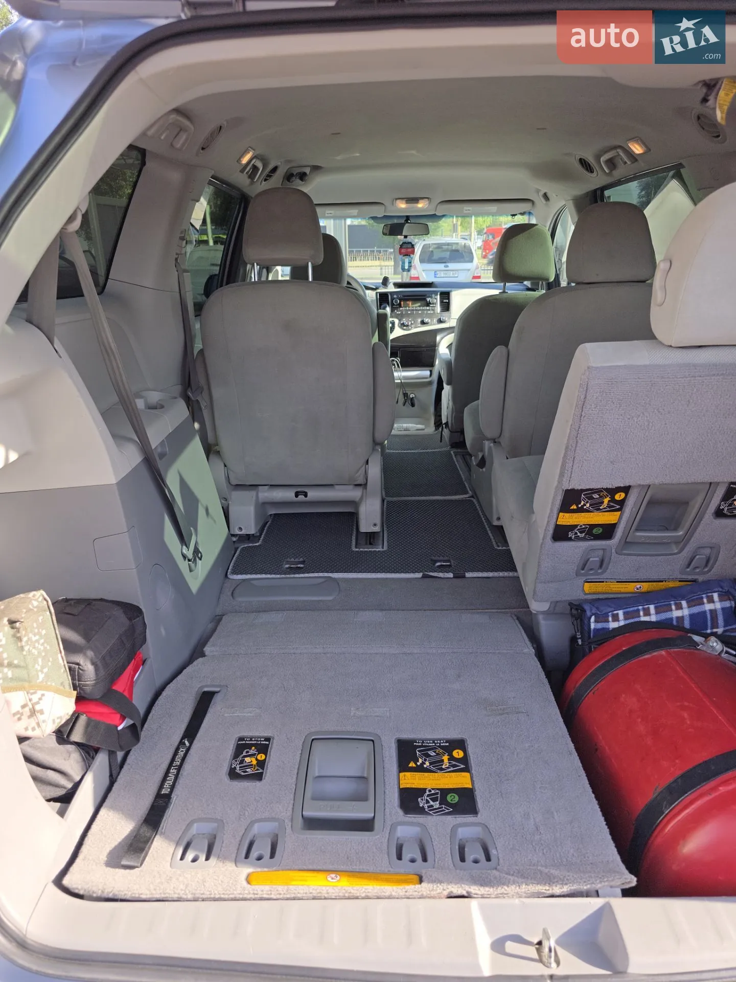 2010 Toyota Sienna - мініатюра 11