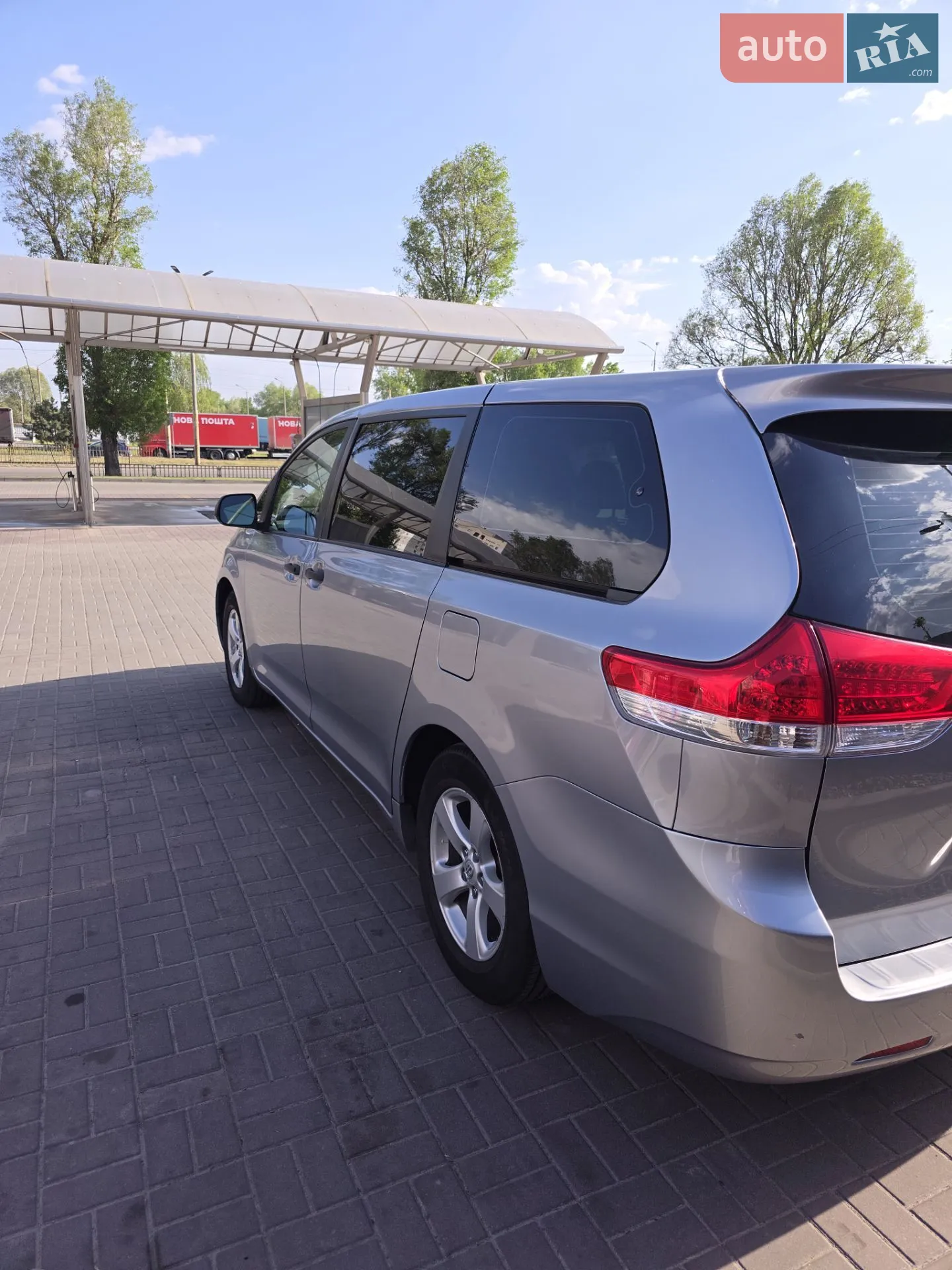 2010 Toyota Sienna - мініатюра 6
