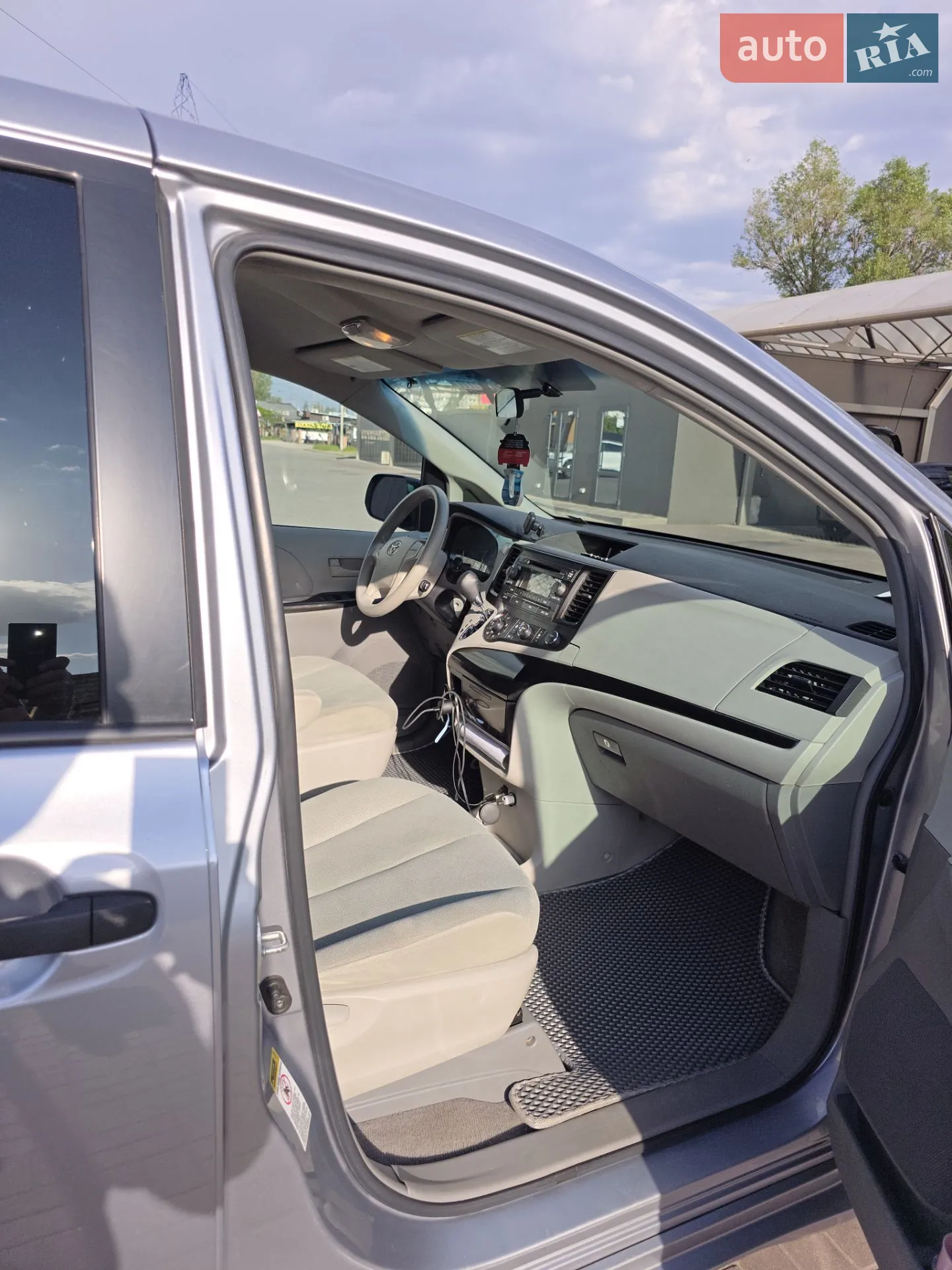 2010 Toyota Sienna - мініатюра 20