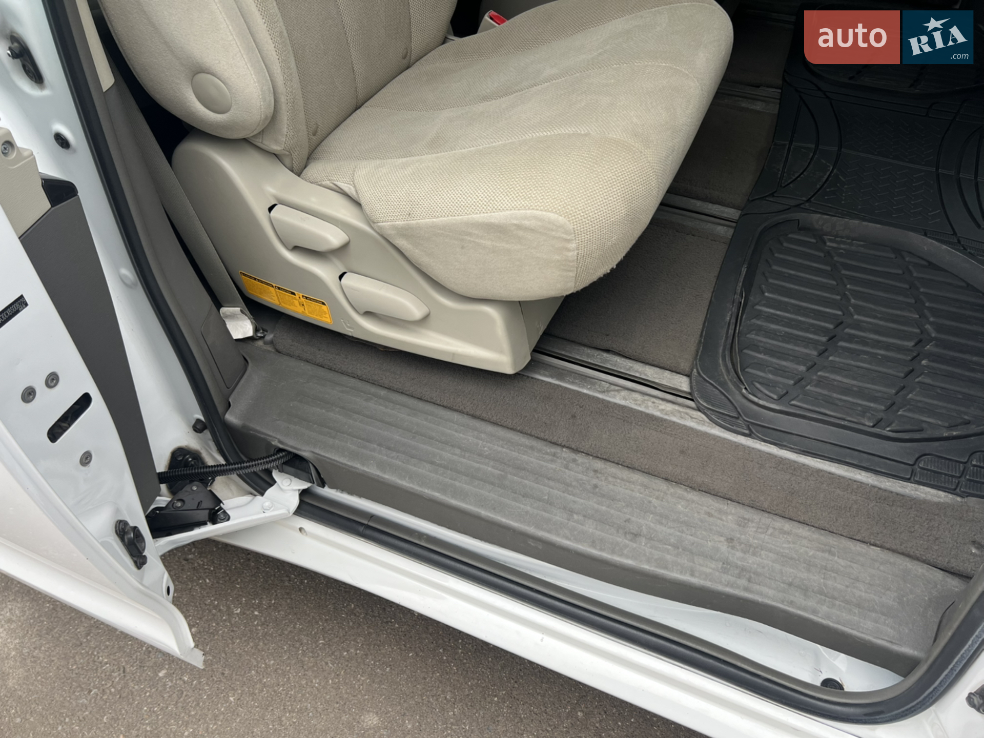 2011 Toyota Sienna - мініатюра 12