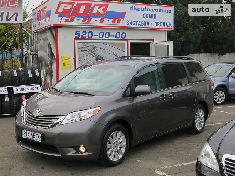 Минивэн Toyota Sienna 2018 в Киеве