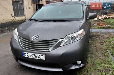 Минивэн Toyota Sienna 2014 в Киеве