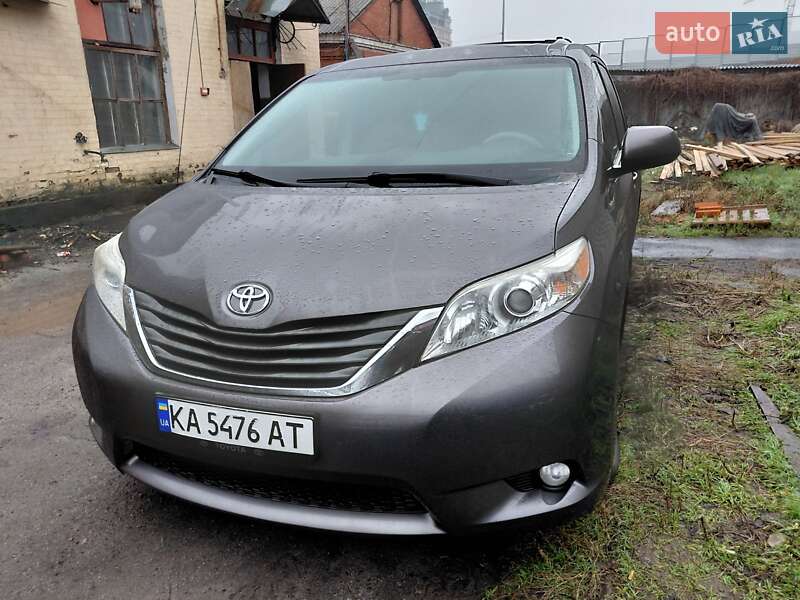 Toyota Sienna 2014