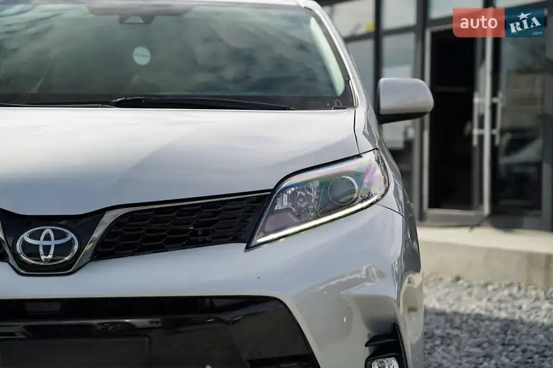 Toyota Sienna 2019