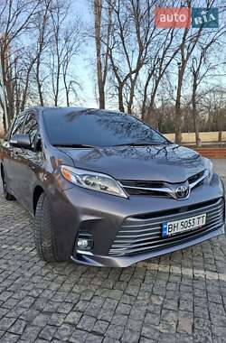 Мінівен Toyota Sienna 2019 в Одесі