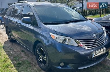 Мінівен Toyota Sienna 2016 в Мукачевому