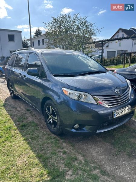 Toyota Sienna 2016