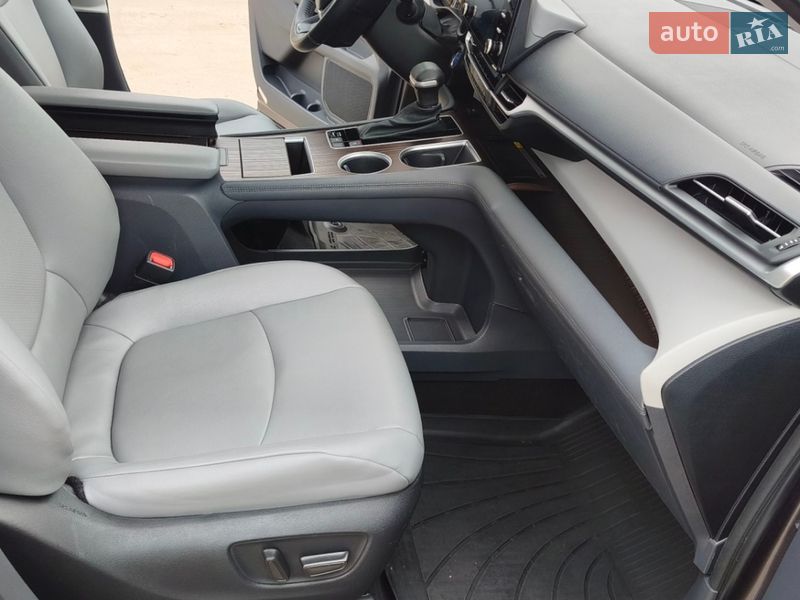 Минивэн Toyota Sienna 2023 в Белой Церкви