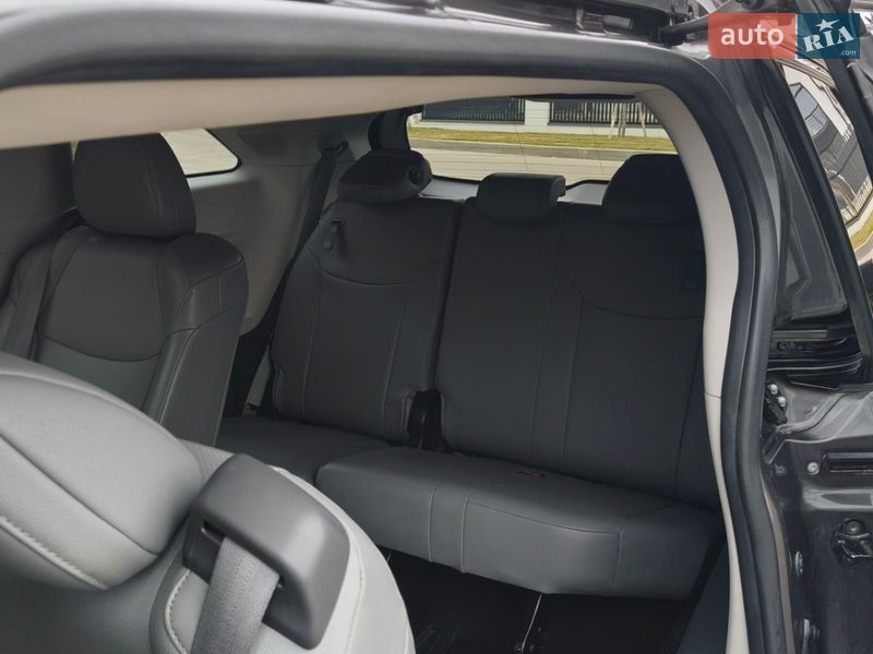 Минивэн Toyota Sienna 2023 в Белой Церкви
