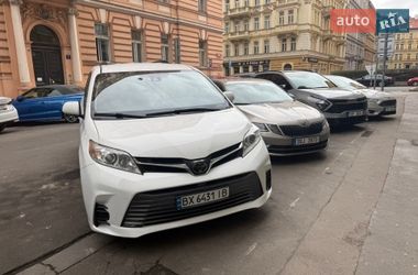 Мінівен Toyota Sienna 2019 в Хмельницькому