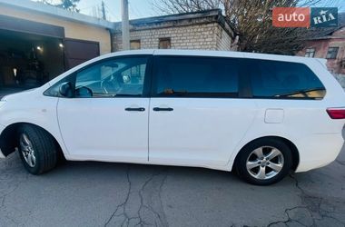 Мінівен Toyota Sienna 2015 в Кривому Розі