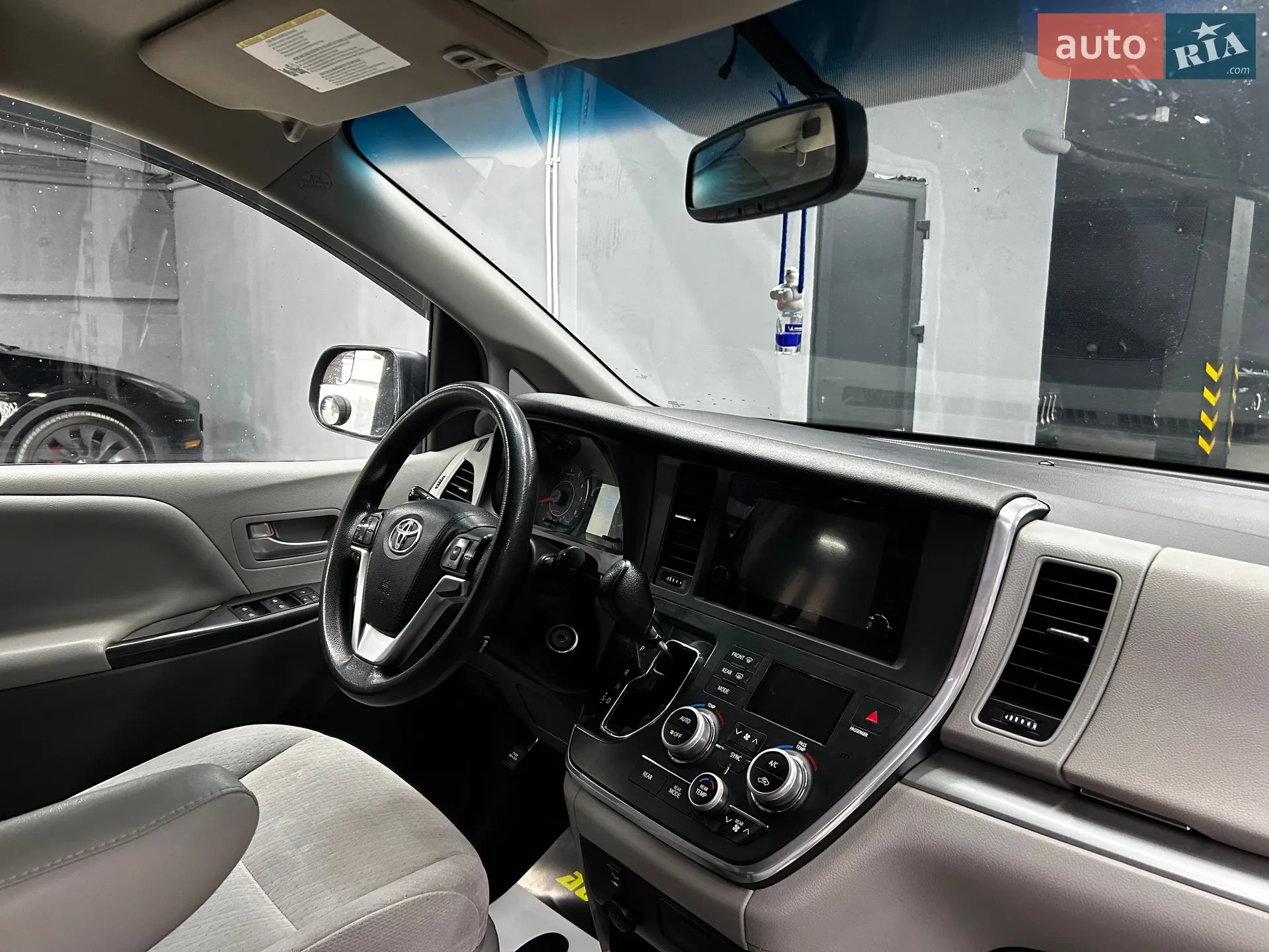2015 Toyota Sienna - мініатюра 24