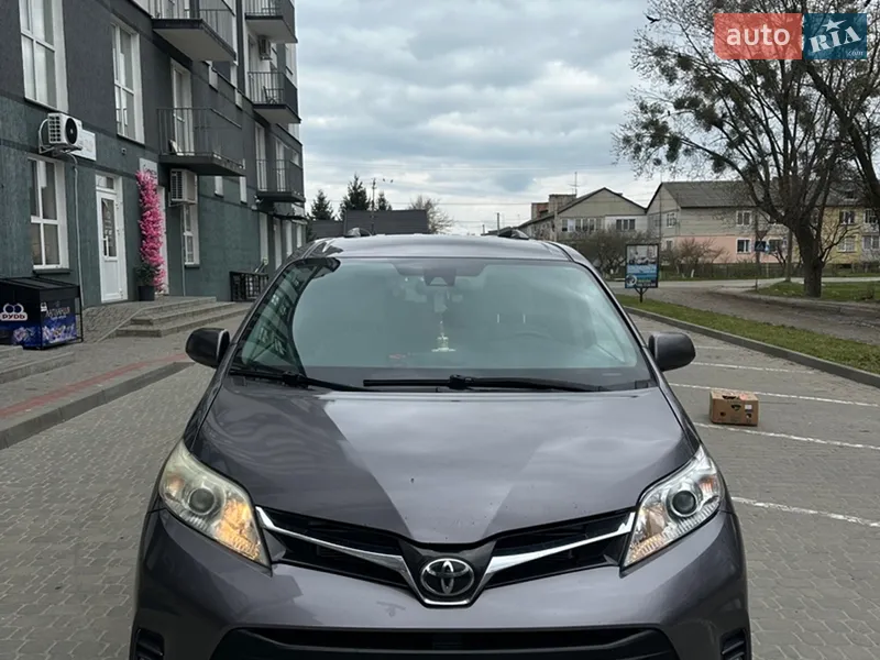 Toyota Sienna 2019