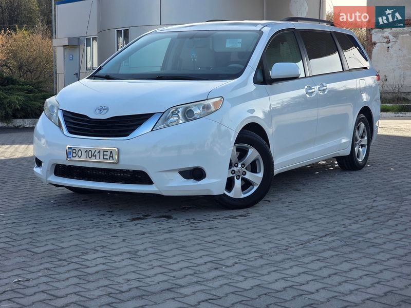 Минивэн Toyota Sienna 2013 в Гусятине