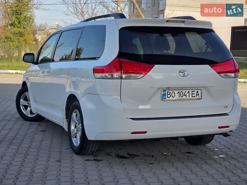 Минивэн Toyota Sienna 2013 в Гусятине