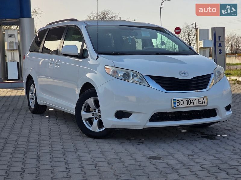 Минивэн Toyota Sienna 2013 в Гусятине