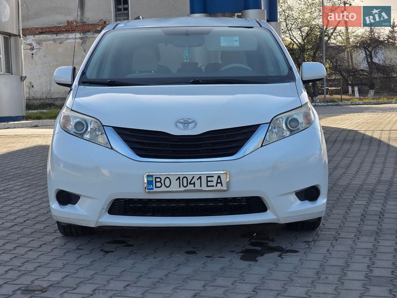 Минивэн Toyota Sienna 2013 в Гусятине