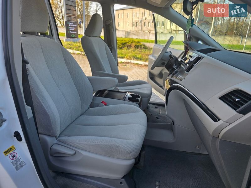 Минивэн Toyota Sienna 2013 в Гусятине