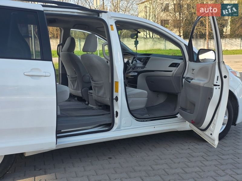 Минивэн Toyota Sienna 2013 в Гусятине
