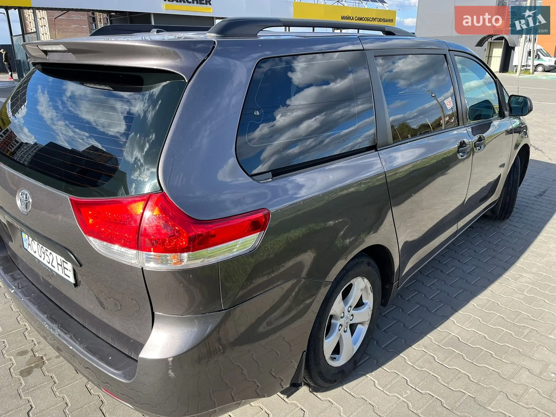 2011 Toyota Sienna - мініатюра 7