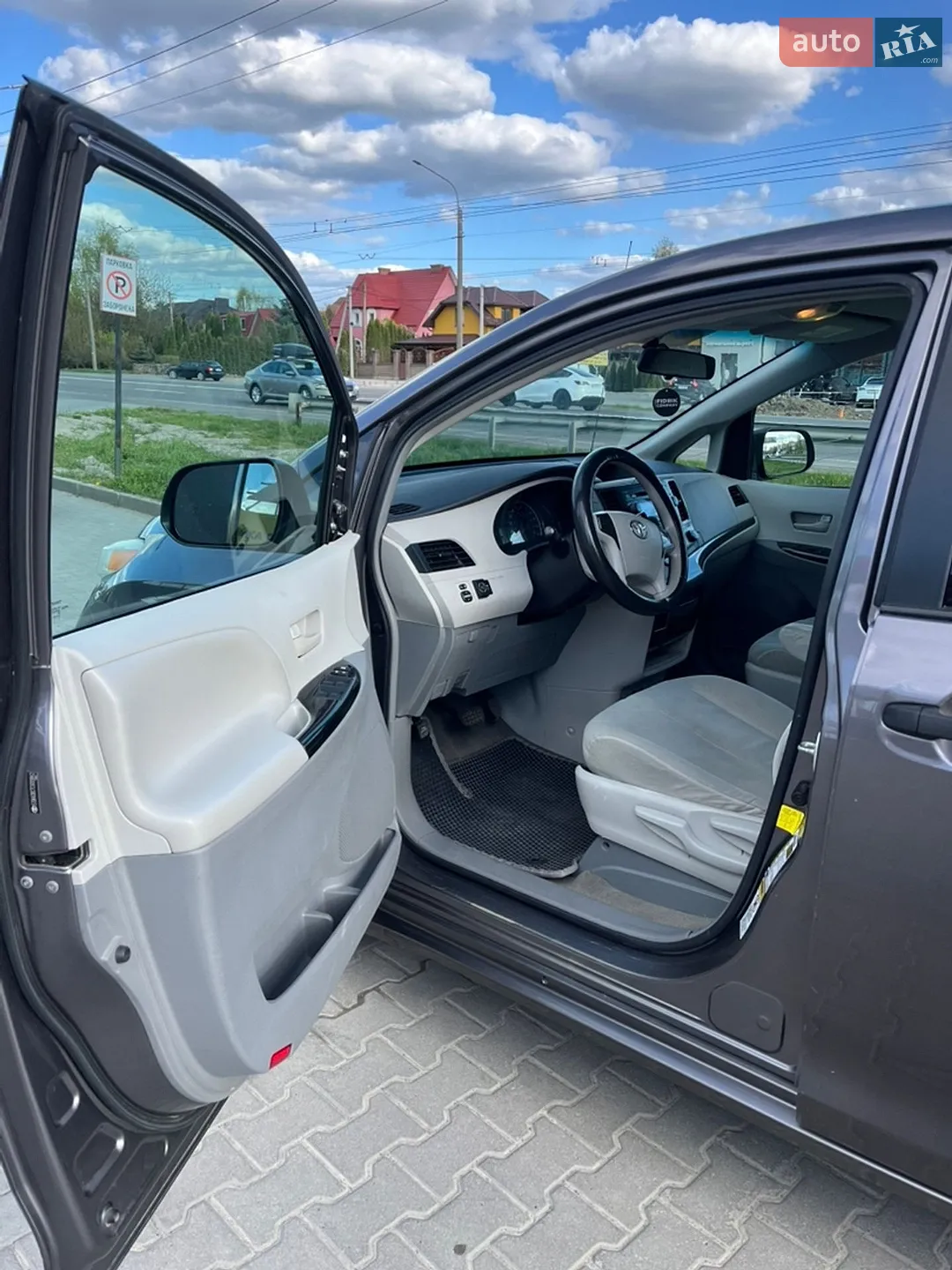 2011 Toyota Sienna - мініатюра 13