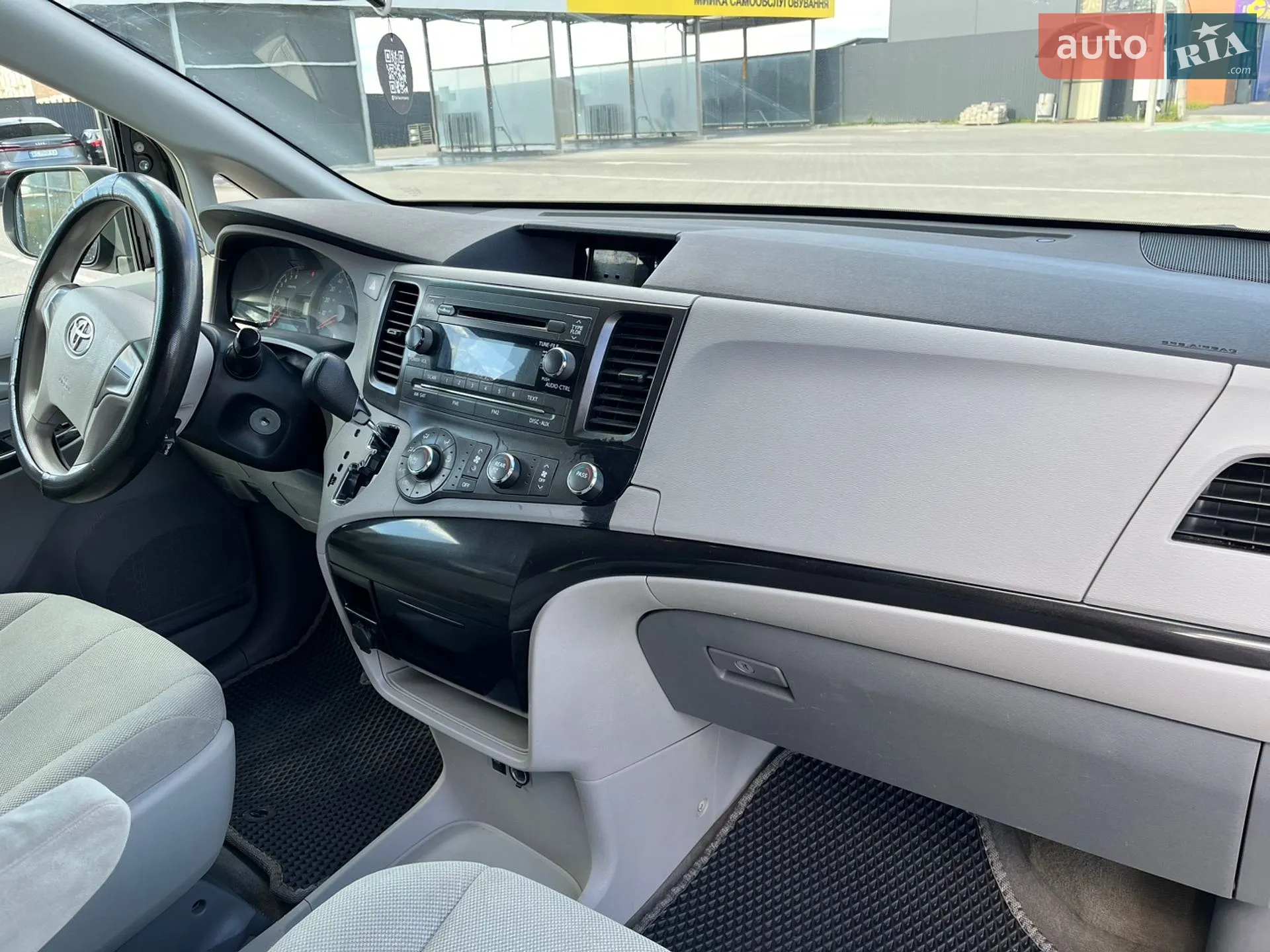 2011 Toyota Sienna - мініатюра 17
