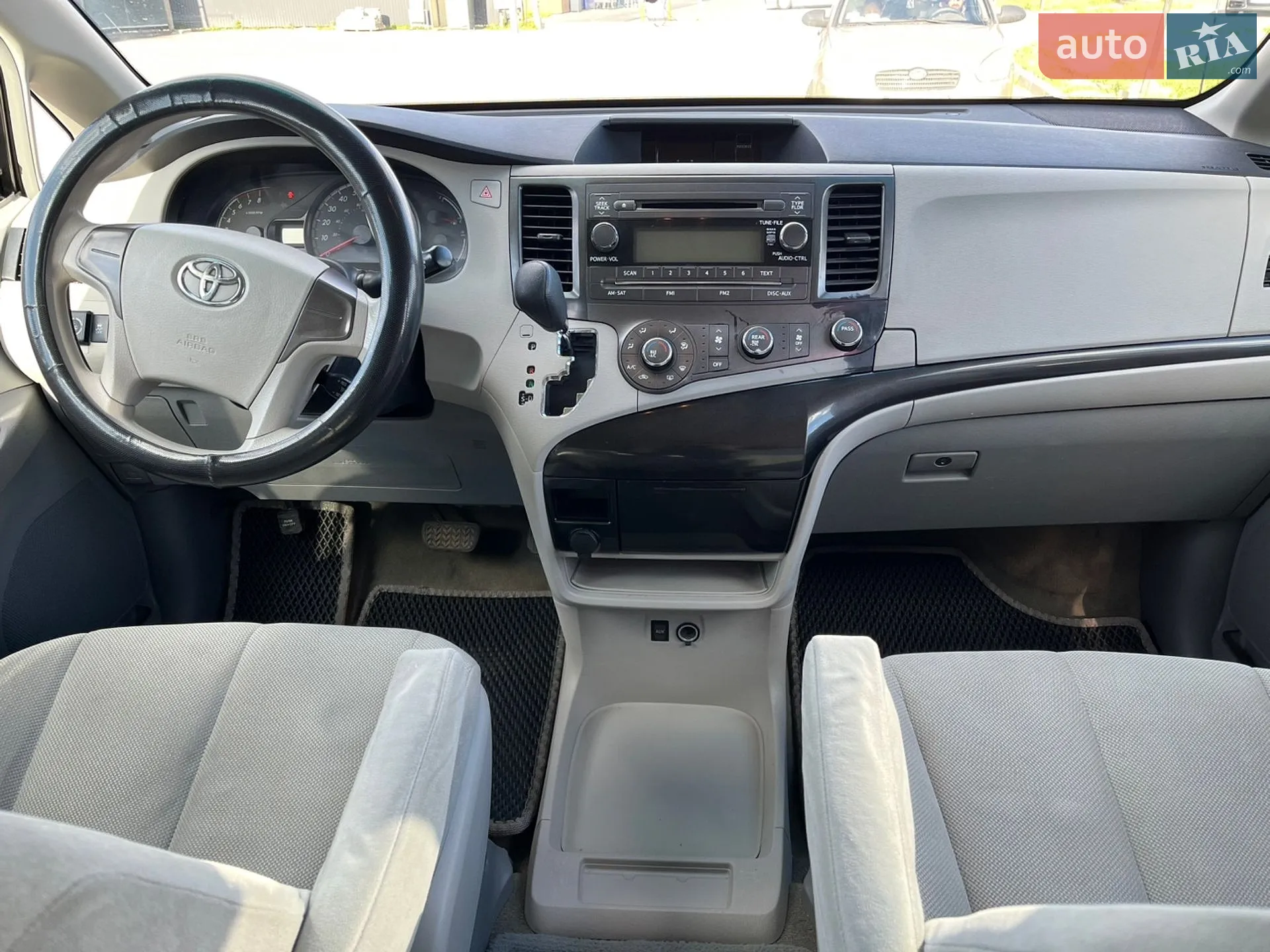2011 Toyota Sienna - мініатюра 18